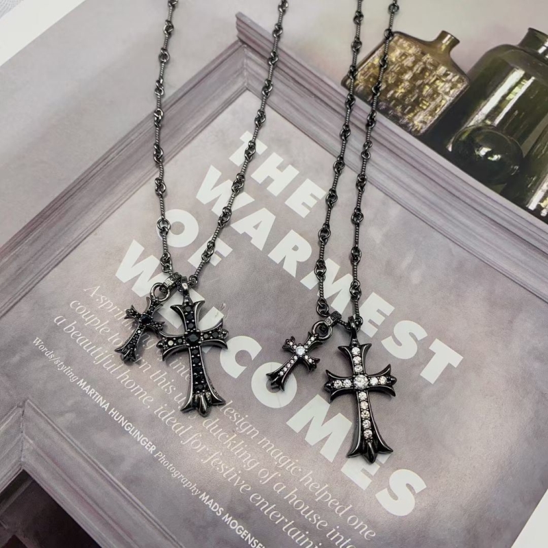 Ch**me He**ts necklaces